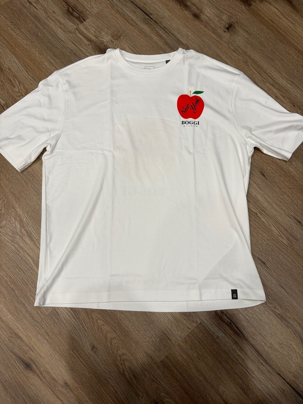 Boggi Milano Men's White Crewneck T-Shirt with Red Apple NYC